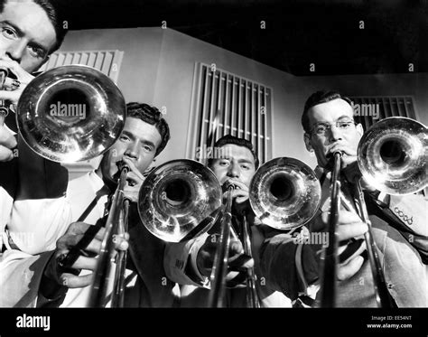 Orchestra Wives! A Musical Journey Through Love and Sacrifice During World War II